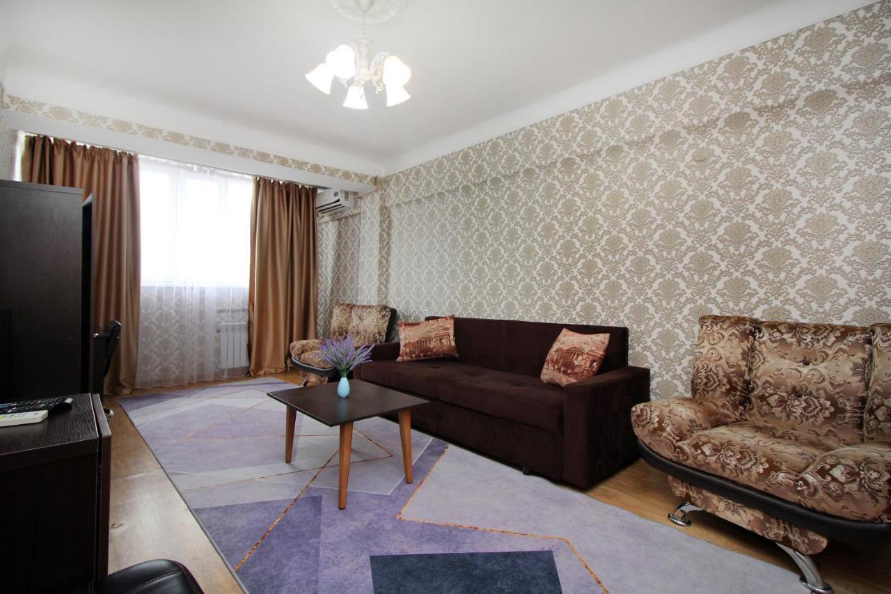Spacious Central Apartment Almaty Exterior foto